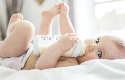 Bao lâu cho trẻ bú bình một lần?