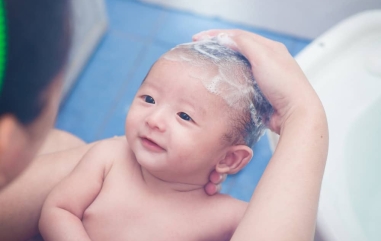 Khóa học tắm bé sơ sinh