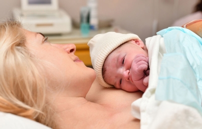 Quy trình chăm sóc thiết yếu cho mẹ và trẻ sau sinh