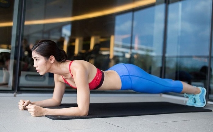 Giảm cân sau sinh với các bài tập plank