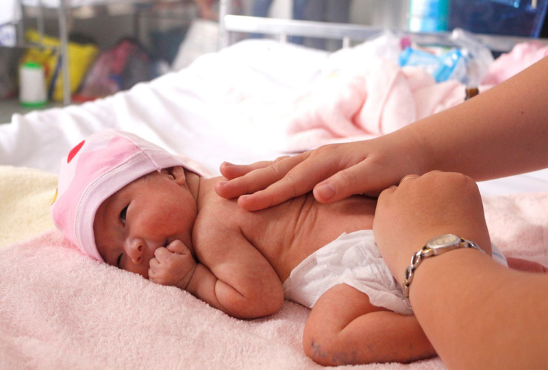 dịch vụ chăm sóc bé sau sinh mổ tại green field spa