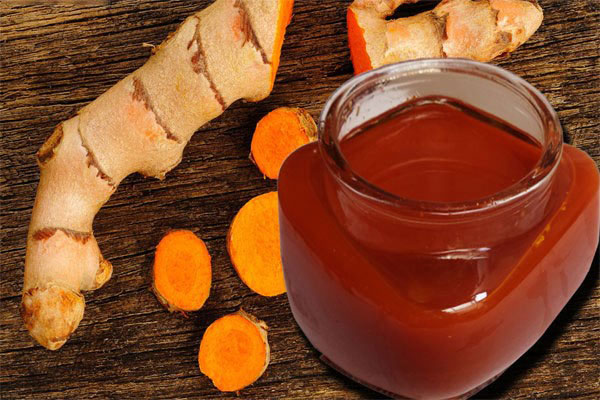 chăm sóc da sau sinh bằng rượu nghệ